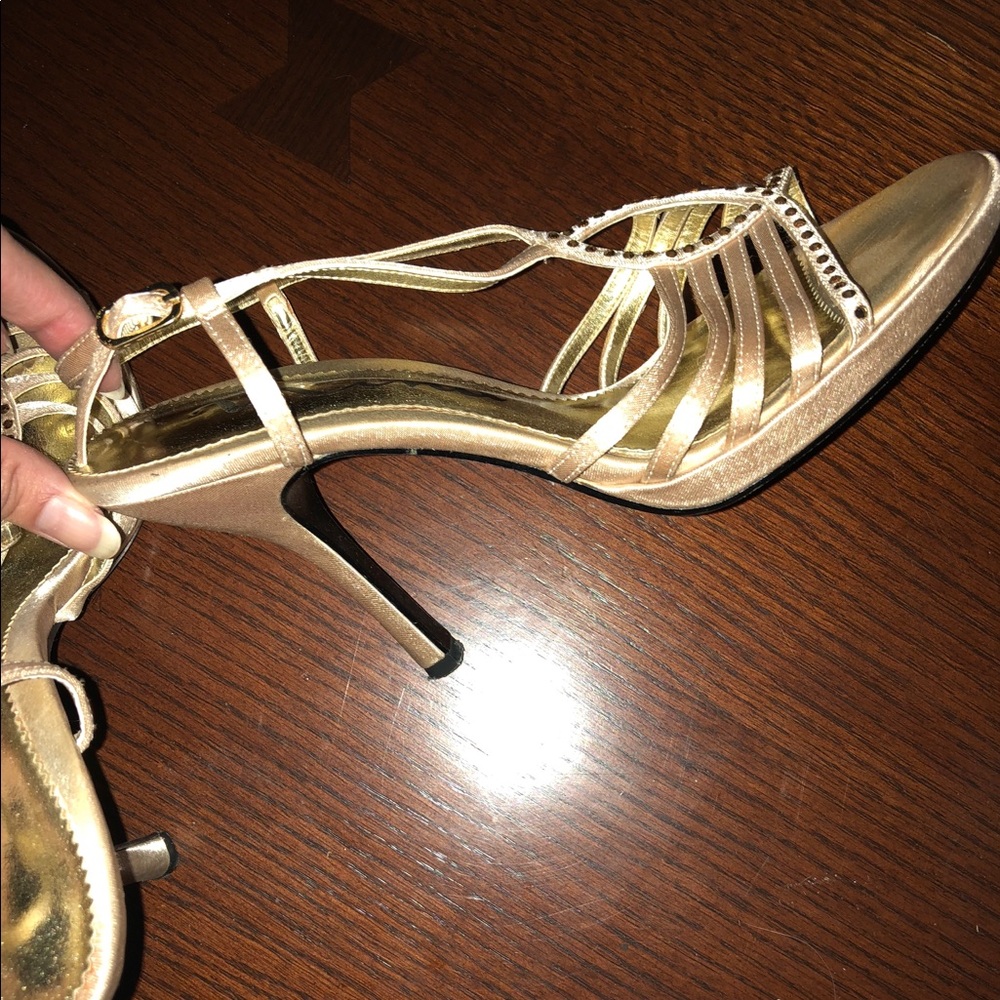 NINA Gold sandals w/rhinestones - Picture 4 of 5